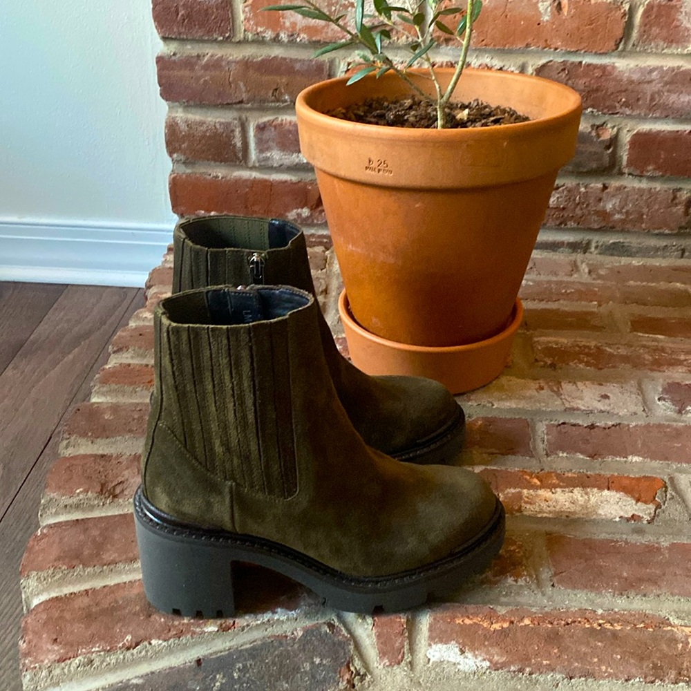 🆕 Aquatalia lug sole leather boots